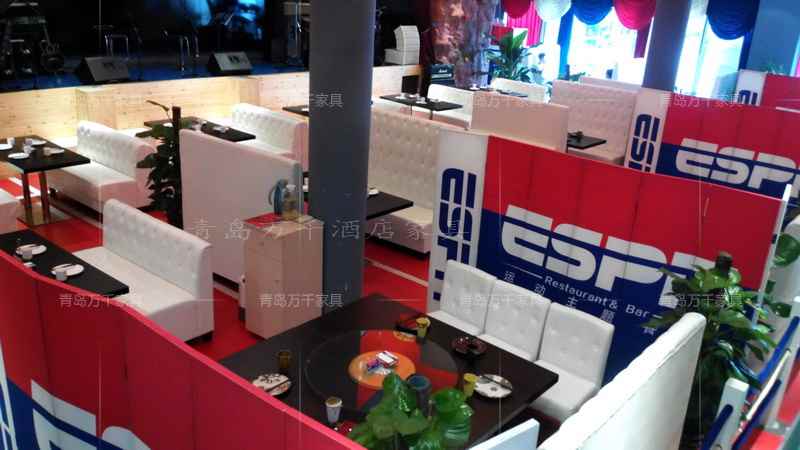  青島南京路 中聯(lián)廣場(chǎng)夜潮音樂(lè)餐廳