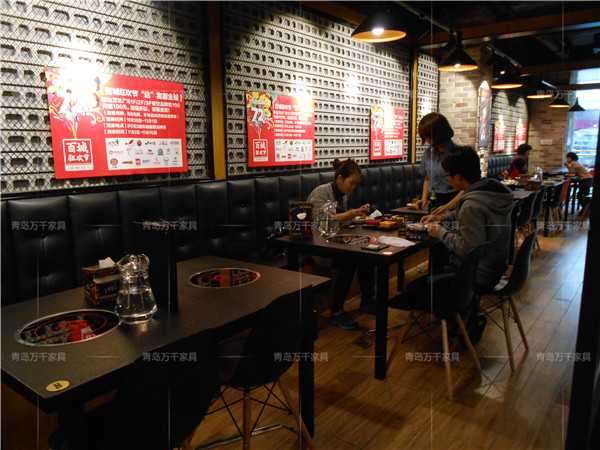  客瑞吉芝士排骨 李村萬達(dá)店火燒石餐桌